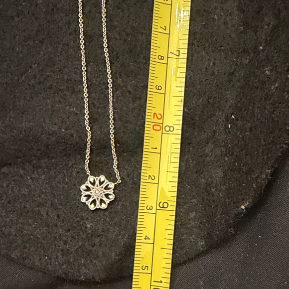 Elegant Silver Pendant Necklace - Picture 4 of 11